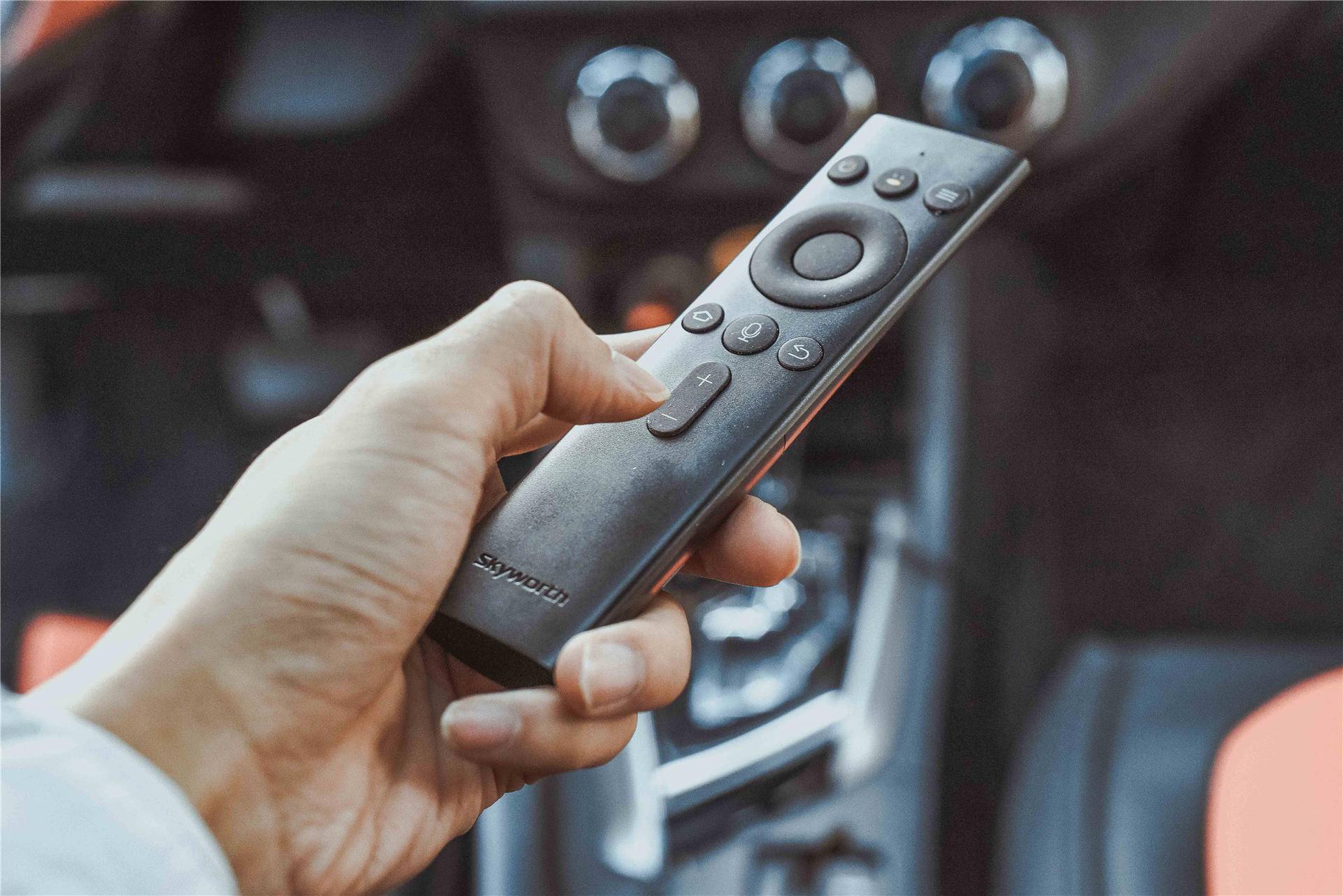 腾讯极光盒子3mini_投影电视荣耀盒子上怎么下载应用_智能电视盒子评测