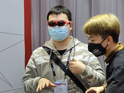 在MWCS展会现场,我们聚焦于Nreal的展位,体验了他们的AR头显;5G技术的商用化进程,正推动着AR产业的蓬勃发展。