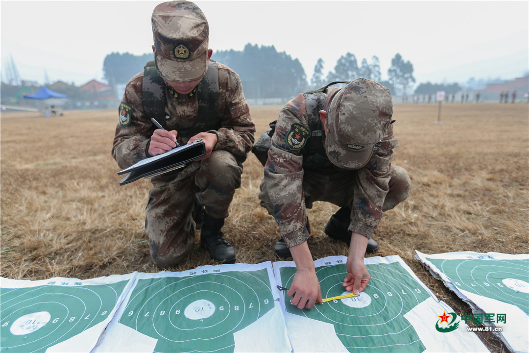 记者在战位老狙告诉你如何成为一名特等狙击手