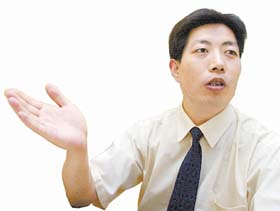 李俊忠：以“人脉”为生