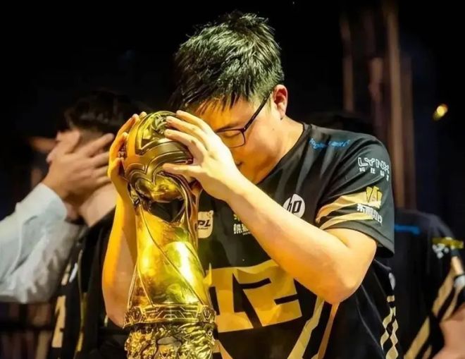 LOL名人堂Uzi入选_lol官网视频不能看_UziLOL名人堂皮肤