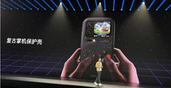 小米发布会雷军携《愤怒的小鸟》经典回归