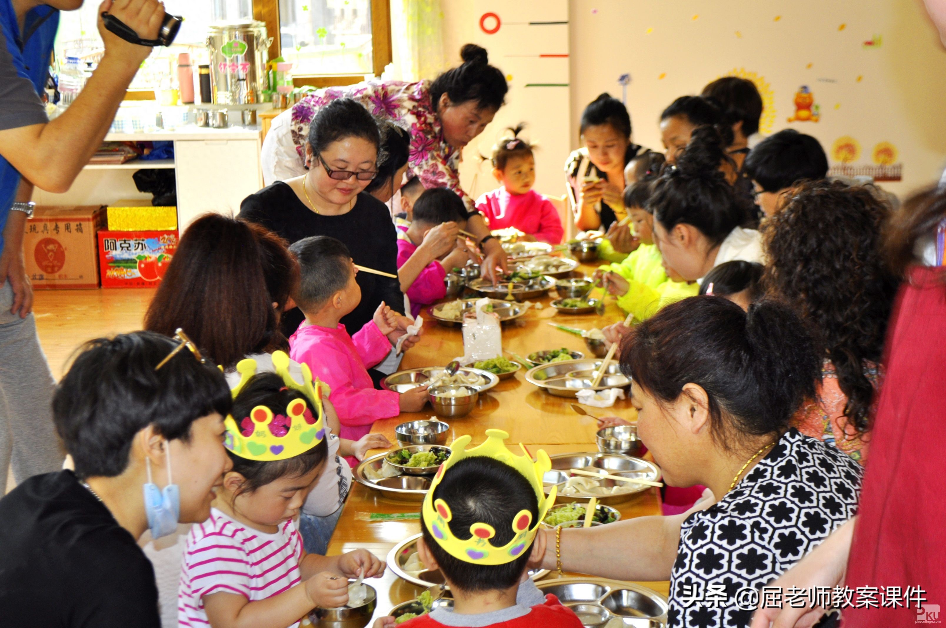 屈老师小班游戏教案《好玩的饺子》