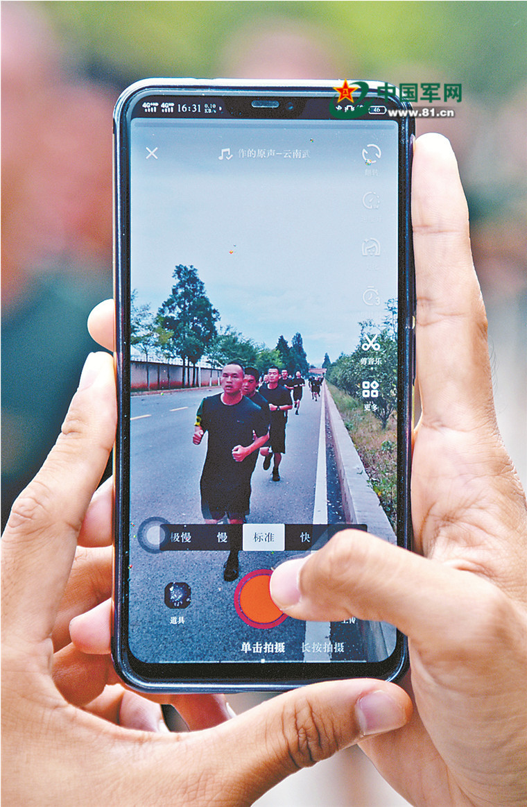 网生代官兵手机依赖_军营手机使用情况_部队里可以用手机吗