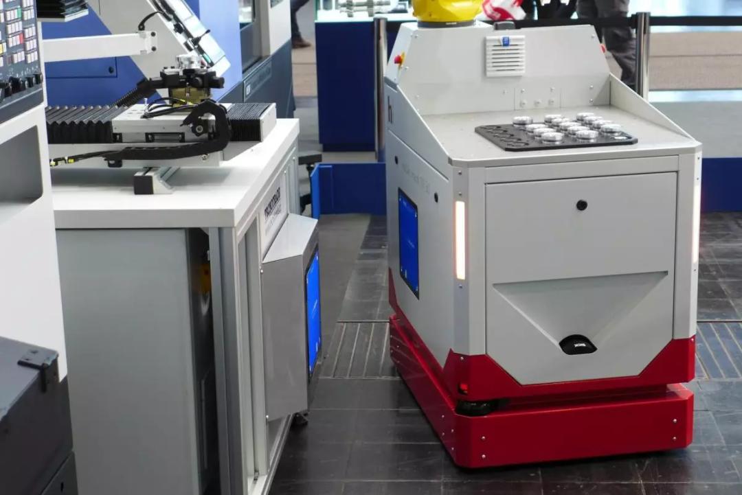 iPhone的无线充电，特斯拉要用到车上了