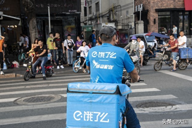 外卖大战：电商冲击下的行业震荡与反思