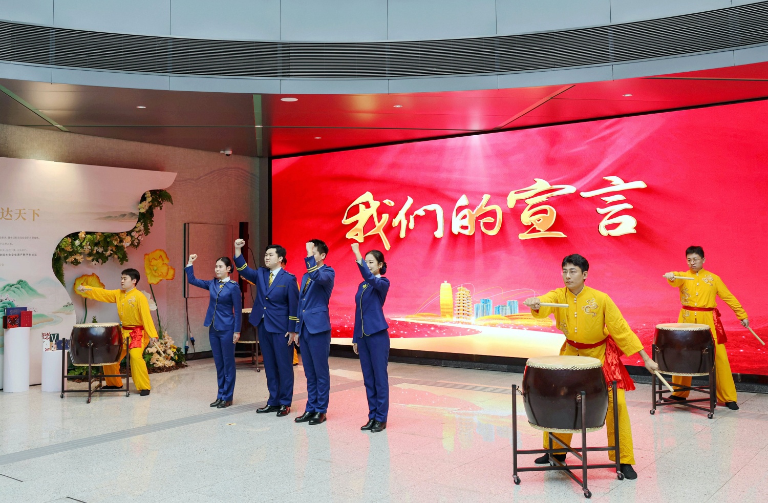 绿城记忆豫见未来_郑州地铁数字艺术影像展_郑州晚报地铁报 生活 应用 app