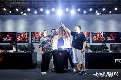 高校电竞学子的热爱，该怎么被接住？