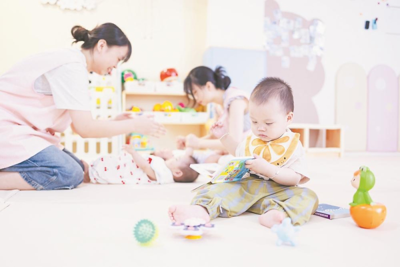 小班游戏专题小结_托育园保育师感统训练方法_托育园宝宝精细动作能力训练